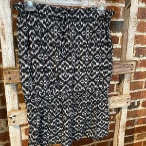 Black and white pattern tube top